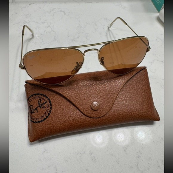 Ray-Ban Other - Ray-Ban aviator brown “LA” with case